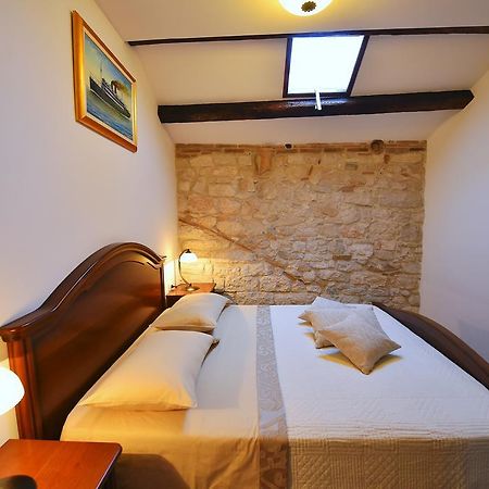 Antique Apartment Arsenale Rovinj Ngoại thất bức ảnh