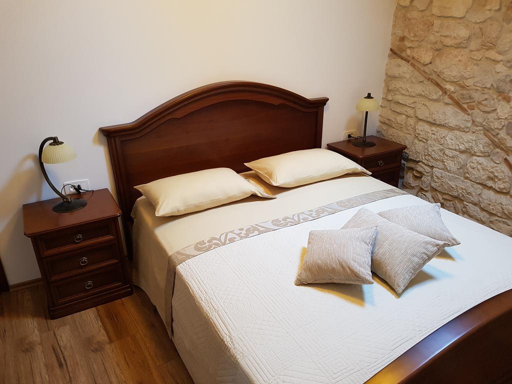 Antique Apartment Arsenale Rovinj Ngoại thất bức ảnh