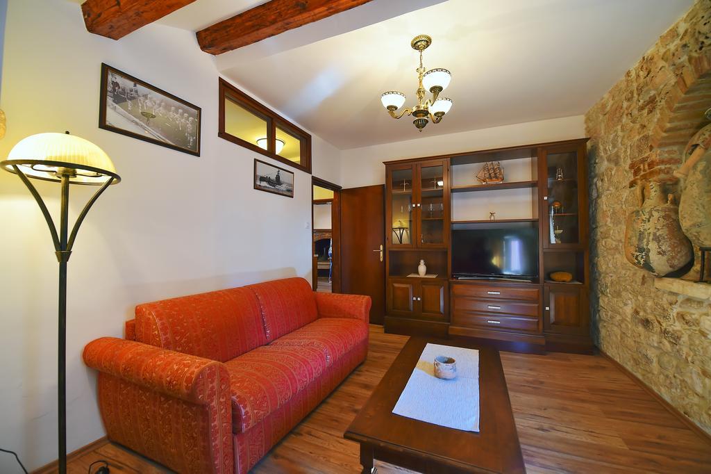 Antique Apartment Arsenale Rovinj Ngoại thất bức ảnh