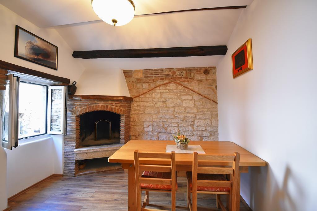 Antique Apartment Arsenale Rovinj Ngoại thất bức ảnh