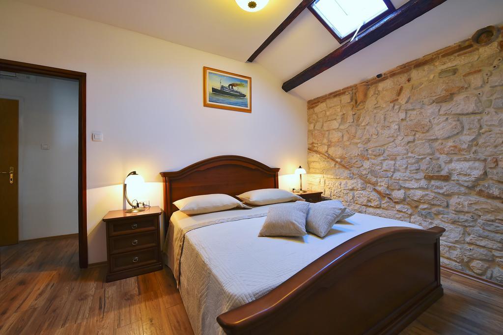 Antique Apartment Arsenale Rovinj Ngoại thất bức ảnh